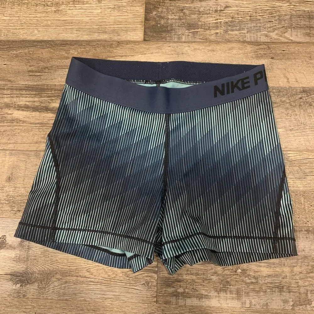 Nike Pros Bundle - Picture 2 of 16